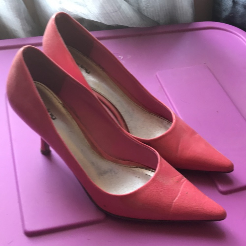 Pink pumps